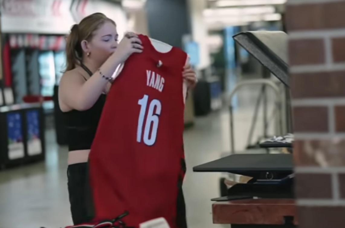 开云体育app-什么叫实力杨瀚森球衣一天销量能顶开拓者商店半年！