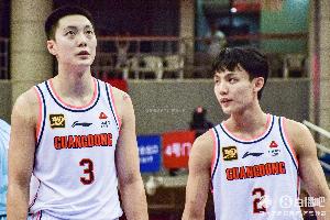 苏群：广东的底蕴&amp;比赛气质让人惊讶 徐杰和胡明轩脸上有血战表情