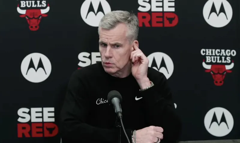 开云体育下载-多诺万采访全文：很满意球员的职业态度，布泽利斯进步迅速